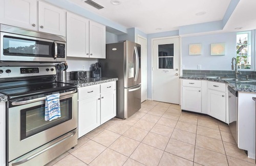 Bradenton House | TWO BEDROOM/TWO BATH, SPARKLING HEATED POOL, MINUTES TO IMG and ANNA MARIA.