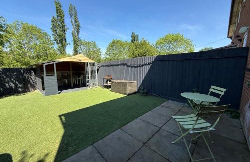Milton Keynes House | Two-bedrooms Newly refurbished central