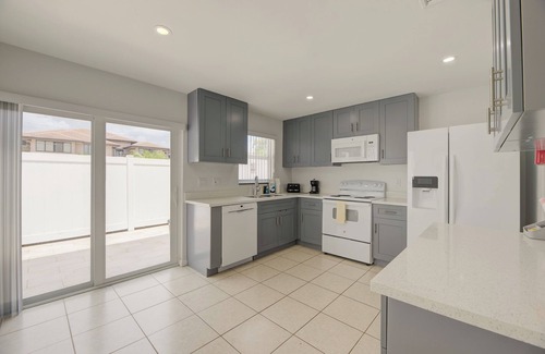 Birch Park Finger Streets House | Two Bedrooms townhouse at 1 mile from the beach
