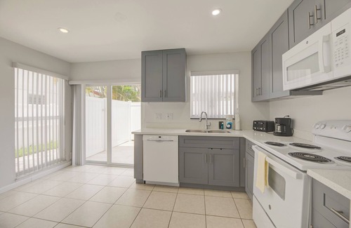 Birch Park Finger Streets House | Two Bedrooms townhouse at 1 mile from the beach
