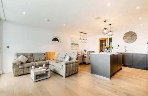 Carlyon Bay House | Two Chi An Mor