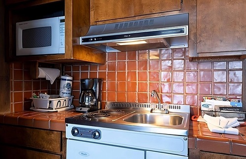 Tahoe Vista Hotel | Two Cozy Studio Unit with Kitchenette, Outdoor Pool and Free Parking!