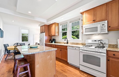 Egg Harbor House | Two Egg Harbor Waterfront Cottages with Sauna and Firepit