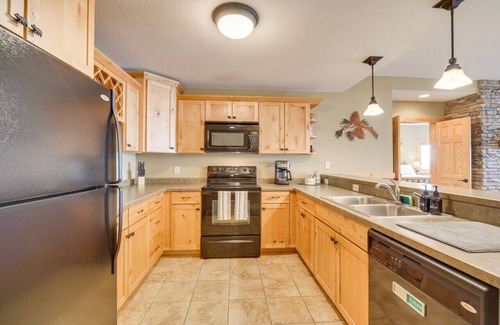 Two Harbors Apartment | Two Harbors Superior Lakefront 3BR Corner | Pool | Hot Tub | Sauna | EV Charger