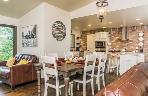 Dahlonega House | Two Houses-Minutes to Downtown/HotTub/Dog-Friendly/2-Bedroom/2-bath!
