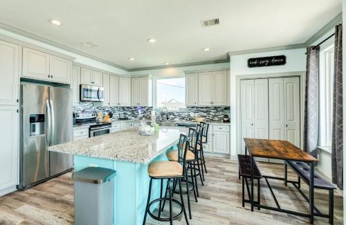 San Luis House | Two Huge Decks & Sandy Sea Views