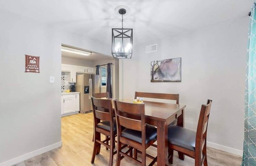 Jewell Heights - Hoffman Heights House | Two KIng Beds family home near Anschutz Med/VA