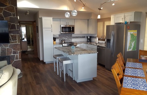 Roads End House | Two KING size beds with sweeping Ocean Views, Easy Beach Access & Game Room!