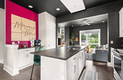 East Hill House | Two King Suites|4 miles to Broadway|Free Parking