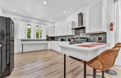 Lakeview Apartment | Two Level Apt: Dtwn Buffalo