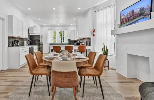 Lakeview Apartment | Two Level Apt: Dtwn Buffalo