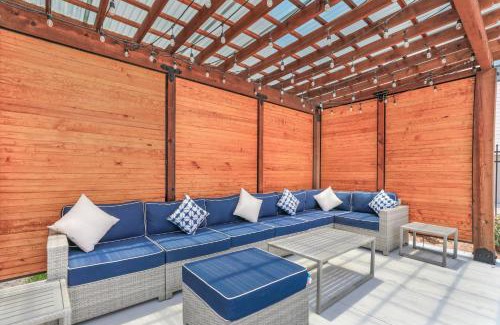 Mid-City House | Two-level Spacious Villas with Amenities