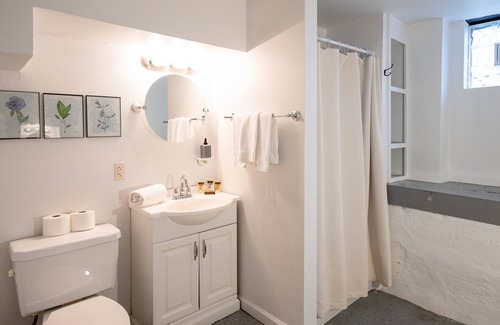 Beachwood-Bluffton House | Two-minute walk to Lake Michigan beaches!