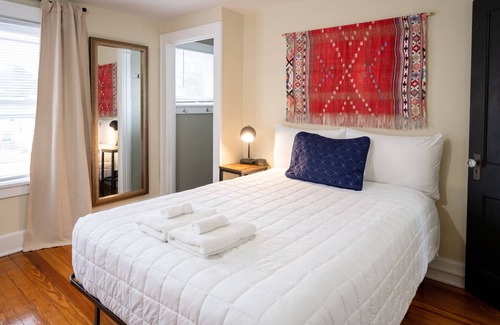 Beachwood-Bluffton House | Two-minute walk to Lake Michigan beaches!