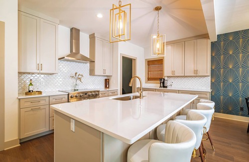 Eighth Avenue House | Two New Homes | 2mi to Broadway| Rooftop HotTub