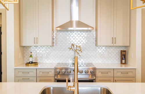 Eighth Avenue House | Two New Homes | 2mi to Broadway| Rooftop HotTub