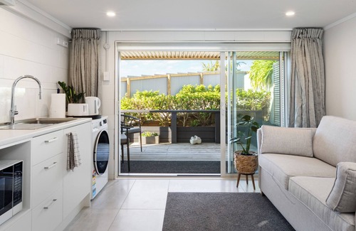 Waihi Beach House | Two Palms - Waihi Beach Holiday Apartment