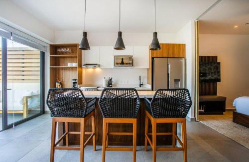 El Caloso House | Two Pools, Bar & Gym | Casa Medianoche at Oasis