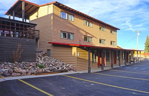 South Fork Apartment | Two Queen Beds Non Smoking at Four Seasons Lodge