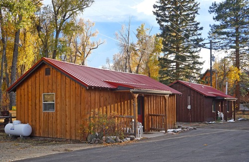 South Fork Apartment | Two Queen Beds Non Smoking at Four Seasons Lodge