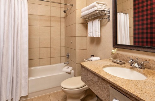 Rothschild House | Two Queen Studio With Kitchen, Access to Pool, Hot Tub, and Gym