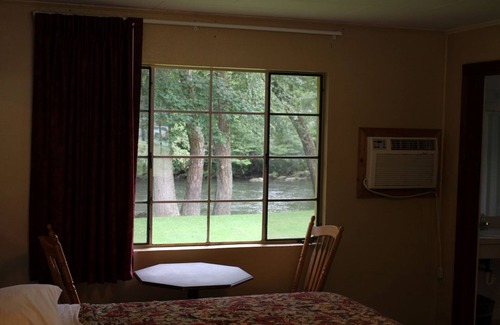 Cherokee Hotel | Two Rivers Lodge
