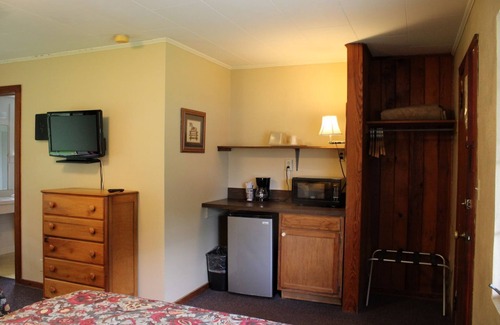 Cherokee Hotel | Two Rivers Lodge