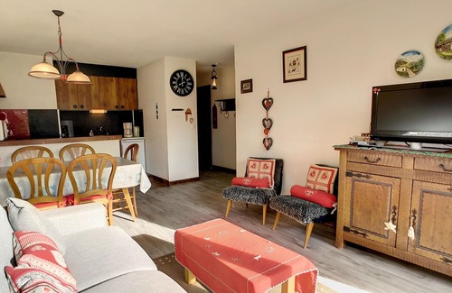 Praz-sur-Arly Apartment | Two rooms on the south garden level of about 37m², located at 200 m from the slopes and 7 min walkin