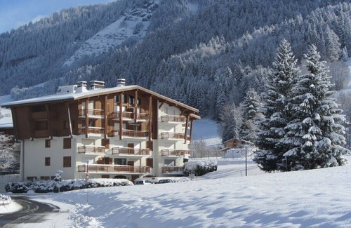 Praz-sur-Arly Apartment | Two rooms on the south garden level of about 37m², located at 200 m from the slopes and 7 min walkin