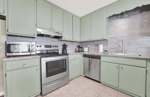 Lynn Haven House | Two Spaces in One Main House and Guest House 25 Min to PCB