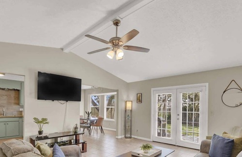 Lynn Haven House | Two Spaces in One Main House and Guest House 25 Min to PCB
