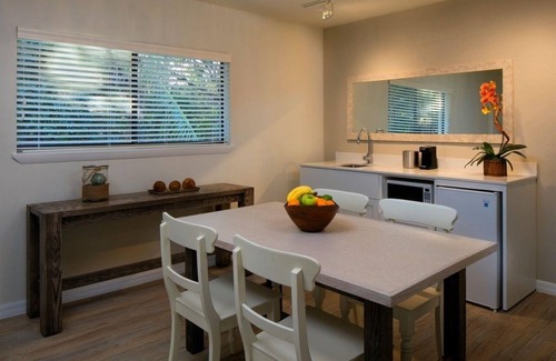 Islamorada Resort | Two Spacious 1BR Suites w/Scenic Pool View | Breathtaking Resort | Free Parking