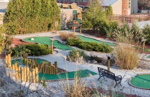 South Lee House | Two Spacious Villas | Indoor Pools, Game Nights & Nature Trails – All-in Escape