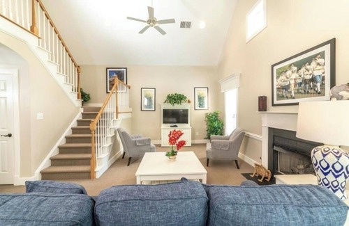 Lackey Resort | Two Stay: High-End Cottages Near Trails, Museums & Colonial District Attractions