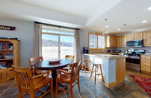 Kimball Junction House | Two-Story Condo Near Skiing with Fast WiFi, Central AC, Fireplace, & Grill