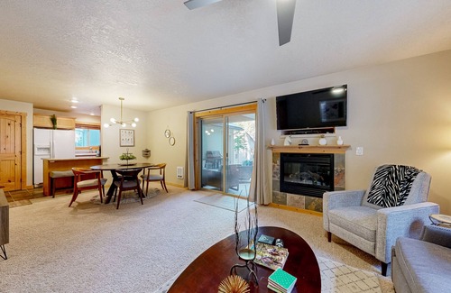 McCall Condo | Two-story condo with great patio, blocks to downtown & Payette Lake