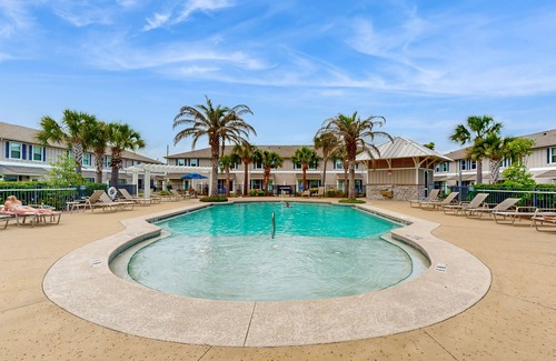 South Pensacola House | Two-story townhome near the beach with WiFi, washer and dryer.