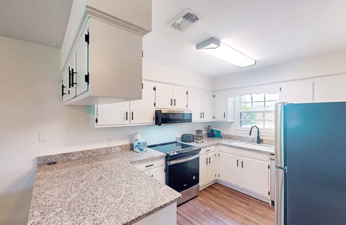 Panama City House | Two-story waterfront retreat with a furnished deck, washer/dryer, & AC