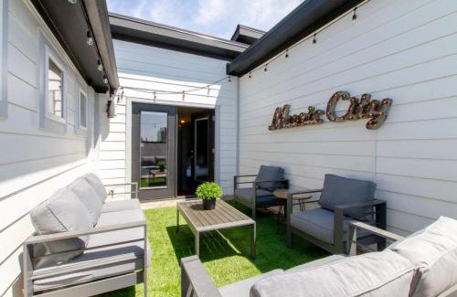 Hillsboro West End House | Two Townhomes Rooftop Patios Hillsboro Village