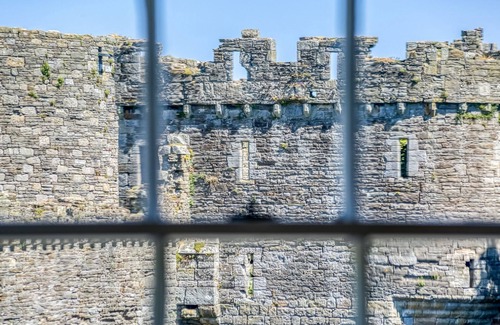 Beaumaris Cottage | Ty Castell - a town that sleeps 10 guests in 5 bedrooms