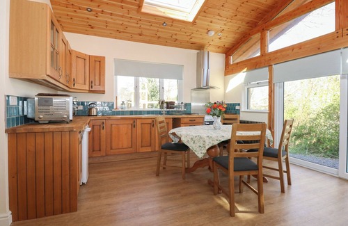 Bangor Cottage | TY GOLCHI, family friendly, with a garden in Talybont Near Bangor