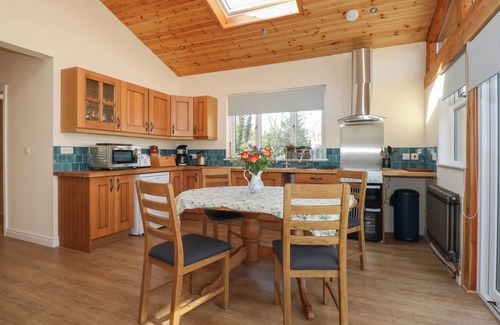 Bangor Cottage | TY GOLCHI, family friendly, with a garden in Talybont Near Bangor