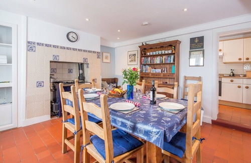 St Brides Cottage | Ty Gwyn Farmhouse, Holiday Cottage Whitesands, Sleeps 9, 5 bedrooms, bathrooms