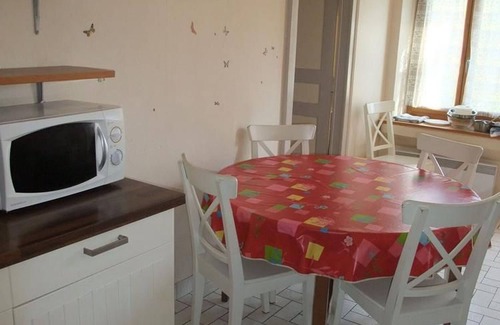 Fougerolles Cottage | Typical quiet house with fireplace and garage