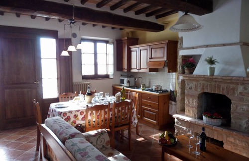 Asciano Apartment | Typical former farmhouse of Tuscany, with tennis court and swimming pool,flat Q8