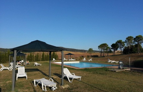 Asciano Apartment | Typical former farmhouse of Tuscany, with tennis court and swimming pool,flat Q8