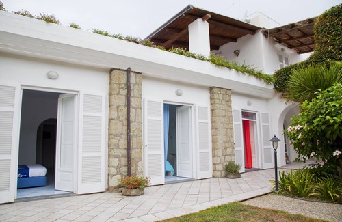 Forio House | Typical Mediterranean Villa 200m from the sea surrounded by greenery, special offers bridges