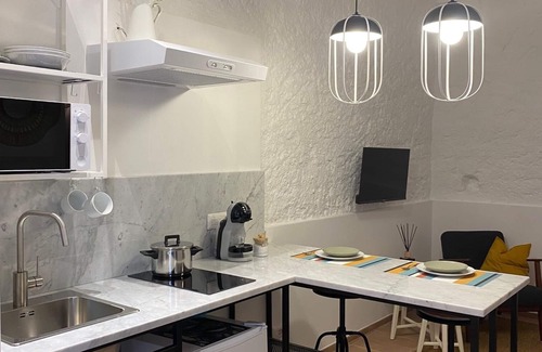 Santa Lucia Apartment | Typical Neapolitan lodging a stone's throw from Piazza del Plebiscito
