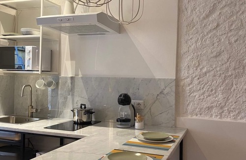 Santa Lucia Apartment | Typical Neapolitan lodging a stone's throw from Piazza del Plebiscito