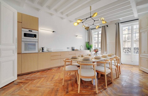 Quartier de la Place-Vendome Apartment | Typically Parisian 4-Bedroom Apartment near the Louvre